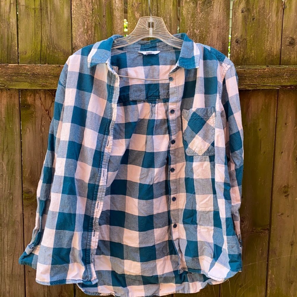 Time and Tru button down shirt sz. S
